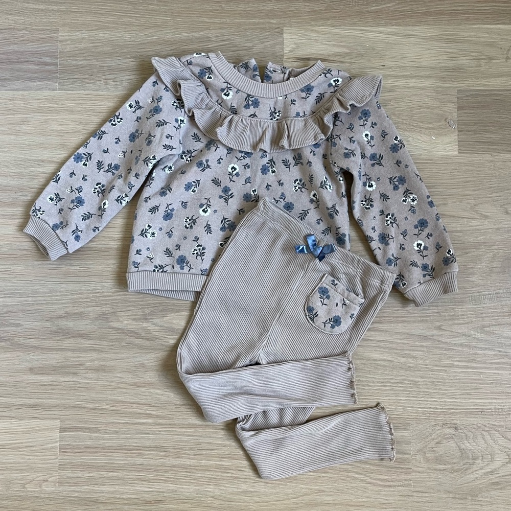 Nicole Miller Ribbed Ruffle Leggings and Sweatshirt in Taupe & Slate Floral